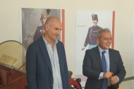 Il neo Direttore regionale dei Vigili del Fuoro Puglia, l'ingegnere Franculli a sinistra. Il predecessore, l'ingegnere Michele De Vincentis a destra.